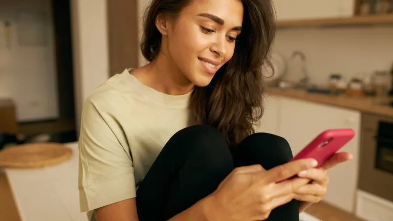 woman using money-saving apps.