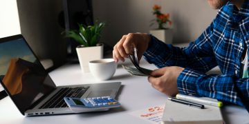 A man using a Cash Management Account.