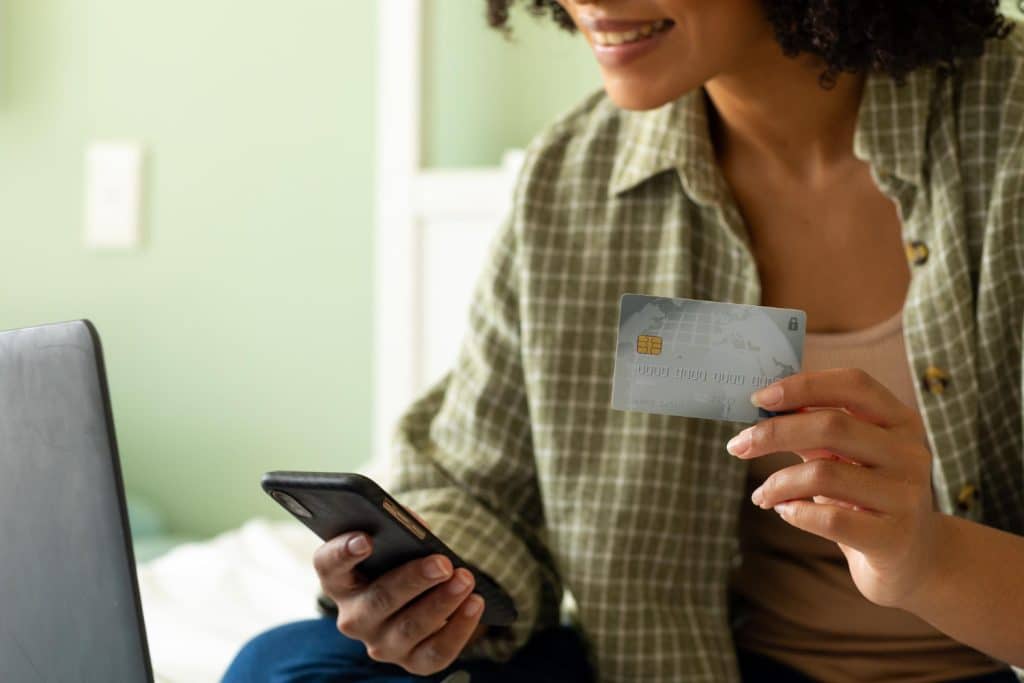Credit Card or Debit Card: Which to Use and When?